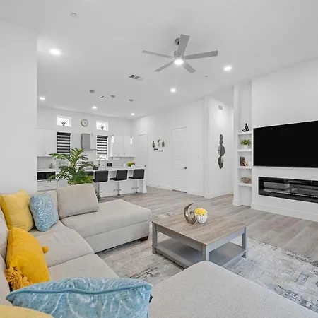 Brs W Ensuite Baths L Pet-Friendly L Central Loc